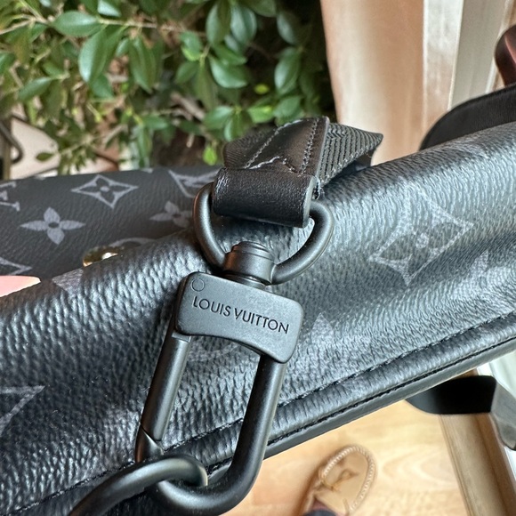 LOUIS VUITTON Saumur Slingbag Monogram Eclipse Authentic Box Receipt Exceptional - Picture 9 of 16